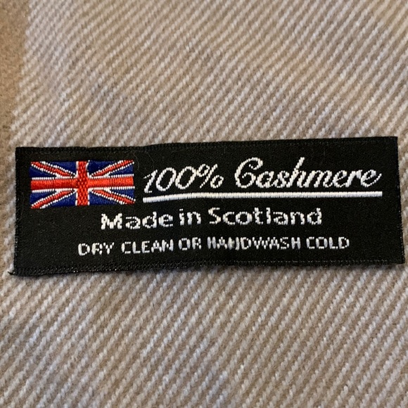 Gorgeous Plaid Cashmere Scarf - made in Scotland - Picture 2 of 3